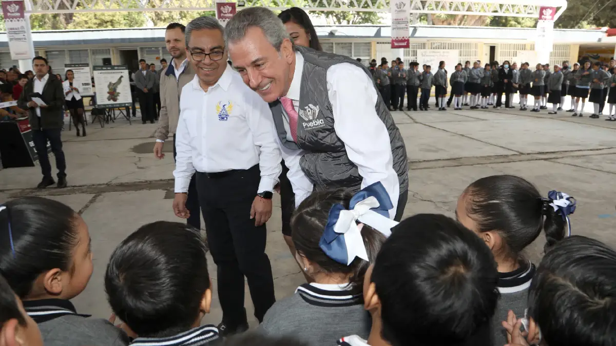 Entrega Pepe Chedraui obra educativa en la capital