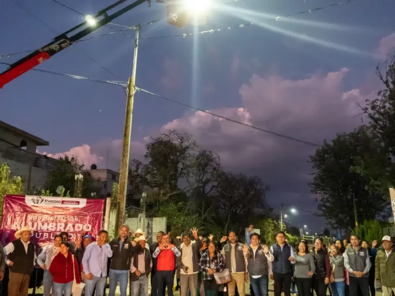 Entregó Gobierno de la Ciudad modernización de luminarias con tecnología LED en Azumiatla