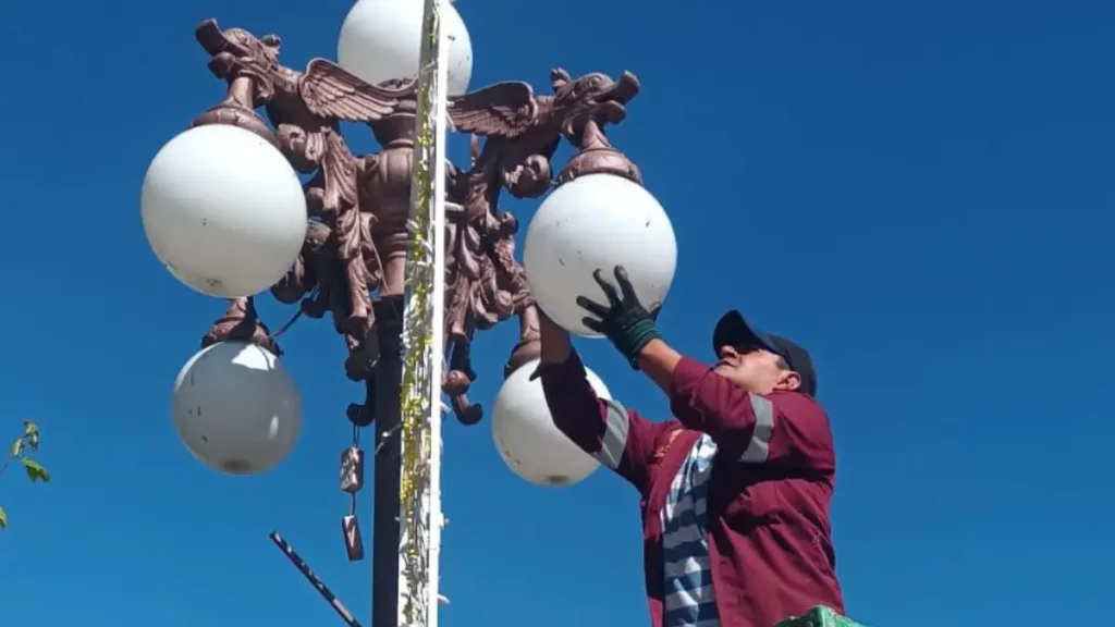 Ayuntamiento de Zacatlán cumple con programa de alumbrado público