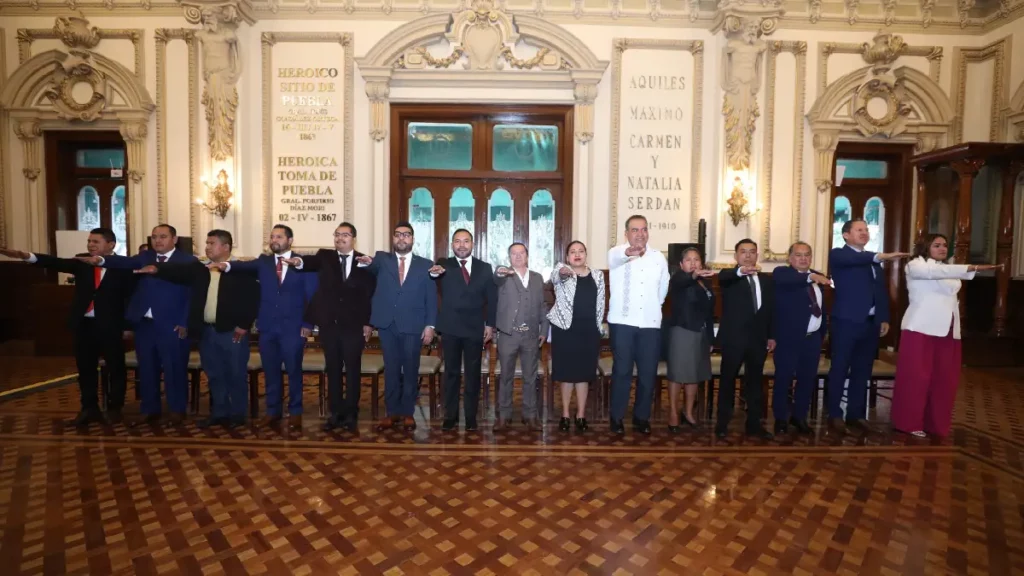 Rinden protesta presidentas y presidentes de juntas auxiliares del municipio de Puebla