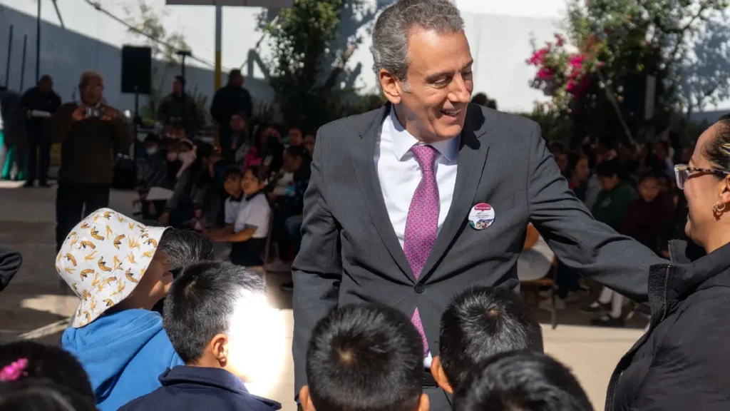 Entrega Pepe Chedraui infraestructura educativa en la Junta Auxiliar de San Francisco Totimehuacán