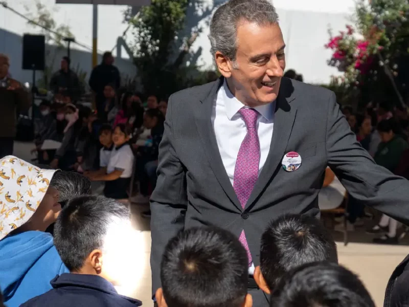 Entrega Pepe Chedraui infraestructura educativa en la Junta Auxiliar de San Francisco Totimehuacán