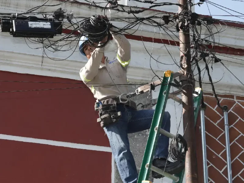 Gobierno de la Ciudad avanza con retiro de cableado en desuso para una Puebla más ordenada