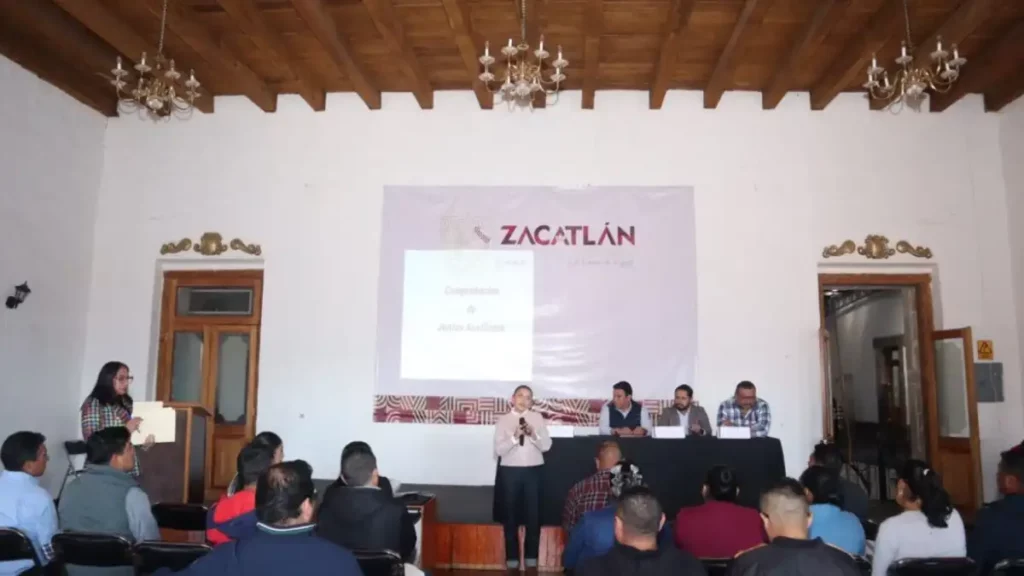 Presidentes auxiliares reciben capacitación para actuar apegados a la ley