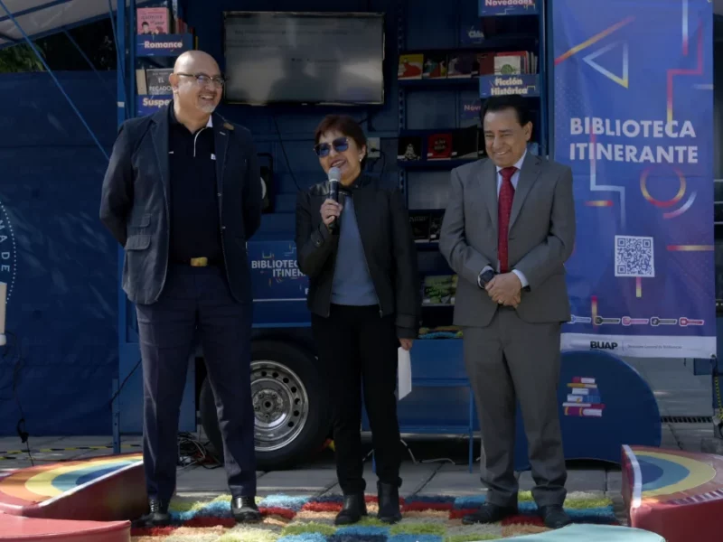 La Rectora Lilia Cedillo pone en marcha “Biblioteca itinerante”