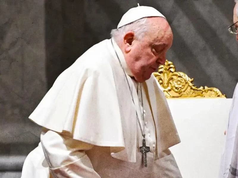 Vaticano reporta que Papa Francisco está grave de salud; sufrió crisis respiratoria