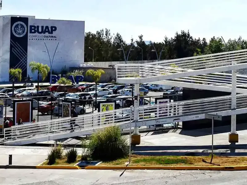 Escaleras eléctricas y elevadores para el puente peatonal de Atlixcáyotl estarán listos en septiembre
