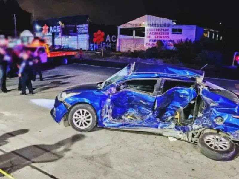 Conductor de Uber murió y pasajera resultó lesionada tras choque en Atlixco, Puebla 