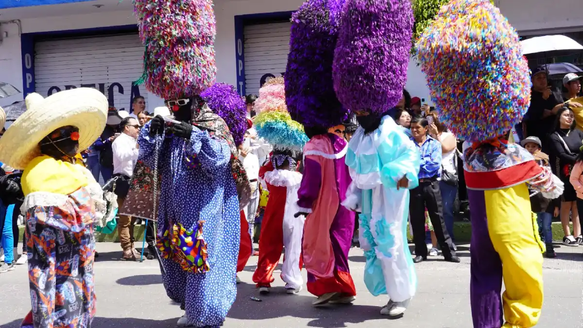 El Ayuntamiento de San Martín Texmelucan realiza el Desfile de Carnaval "Suma Tradiciones" 2025