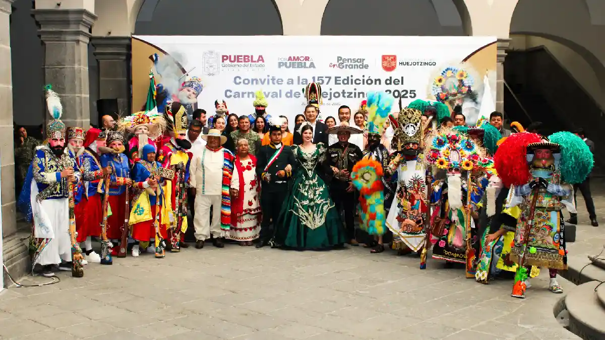 Roberto Solís y Alejandro Armenta inauguran el primer convite del carnaval de Huejotzingo en Puebla