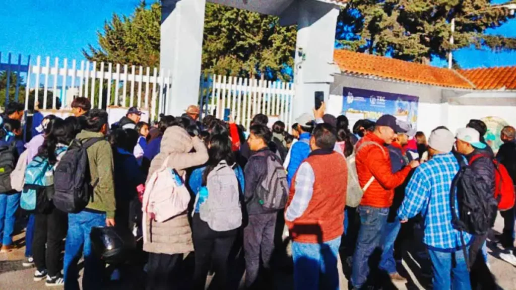 Profesores toman el Instituto Tecnológico de Ciudad Serdán; exigen destitución del director 