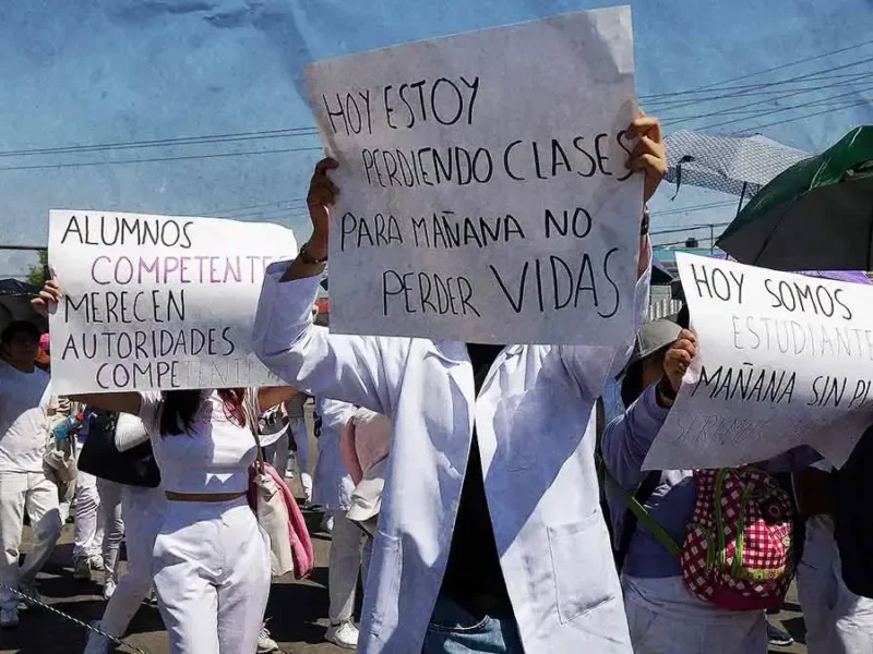 Acusan que estudiantes ajenos a movimiento de Medicina BUAP impidieron mesa de trabajo 
