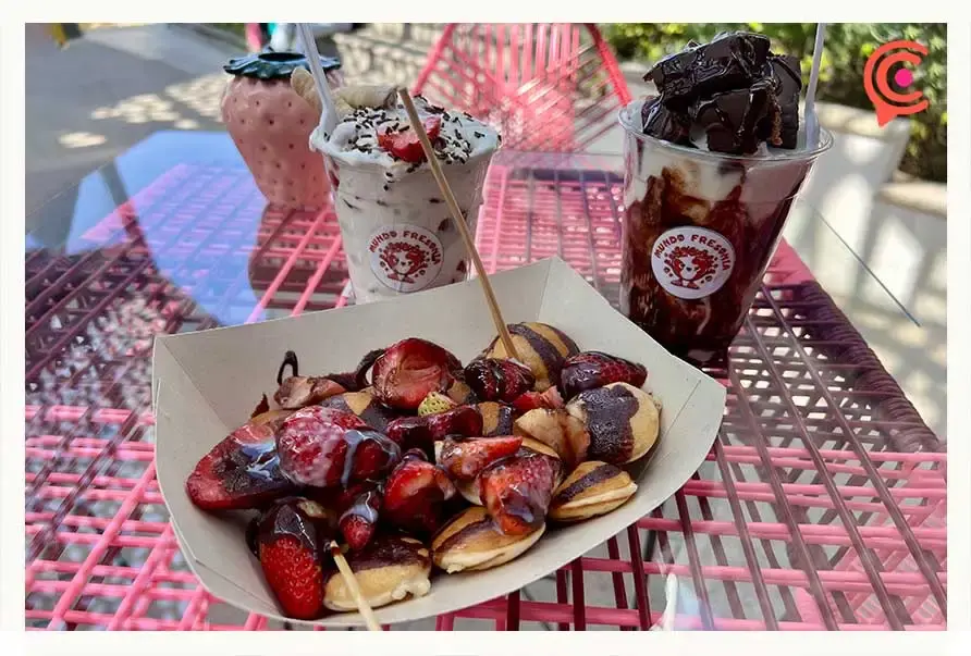 Disfruta la variedad de fresas con crema que ofrecen en “Mundo Fresonia” en Puebla