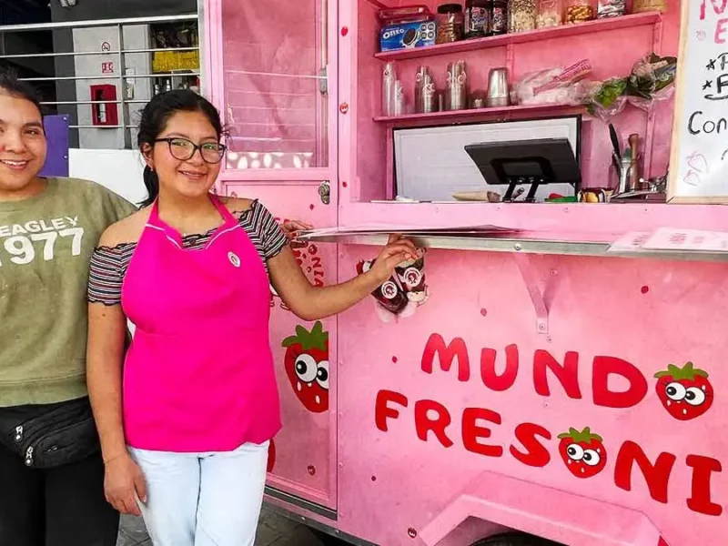 Disfruta la variedad de fresas con crema que ofrecen en “Mundo Fresonia” en Puebla 