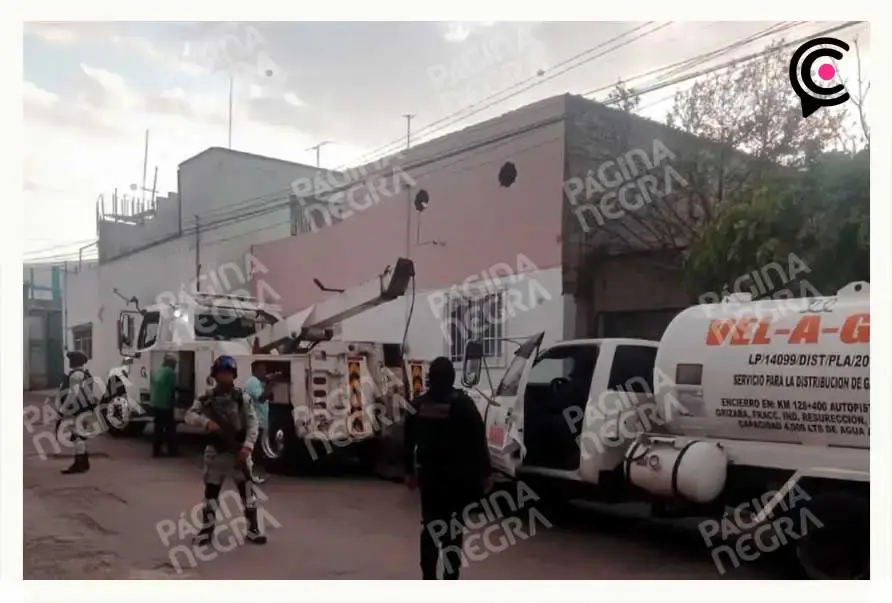 Aseguran dos pipas y detienen a cinco personas por trasvase ilegal de gas LP en Puebla