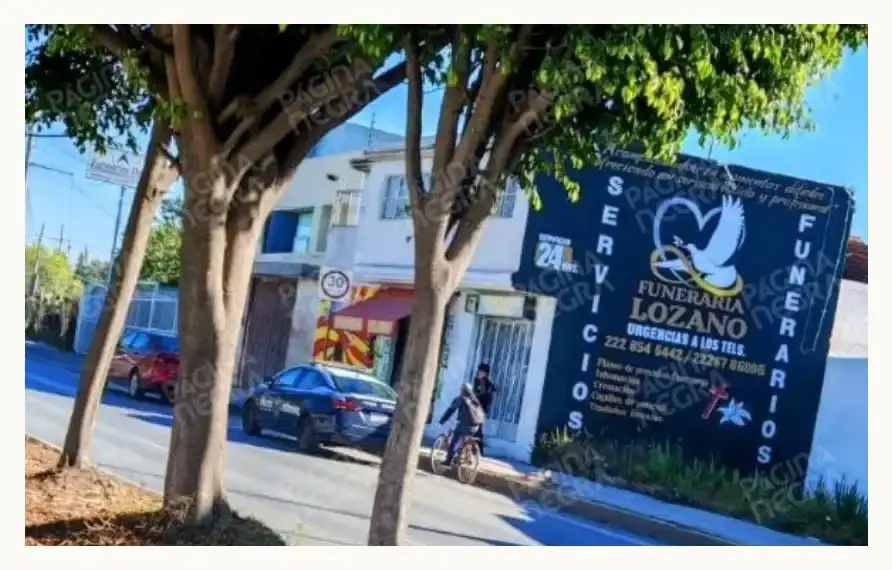 Denuncian a policía municipal de Puebla por presionar a deudos para contratar a funeraria