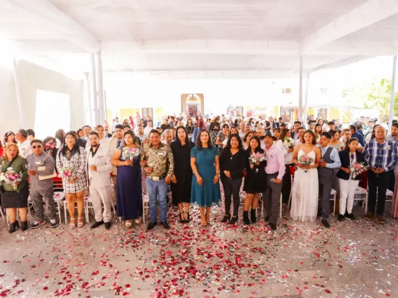 María Isidra y Miguel Ángel, junto a 31 parejas, refrendan su promesa de amor en San Andrés Cholula