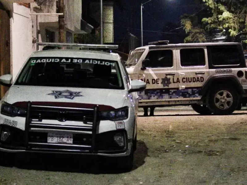 Policías municipales de Puebla amagan con paro tras asesinato de compañeros; exigen despido de subsecretario