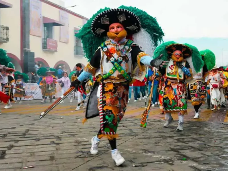 Arranca el Carnaval en Huejotzingo 2025; reúne a 15 mil danzantes el primer día