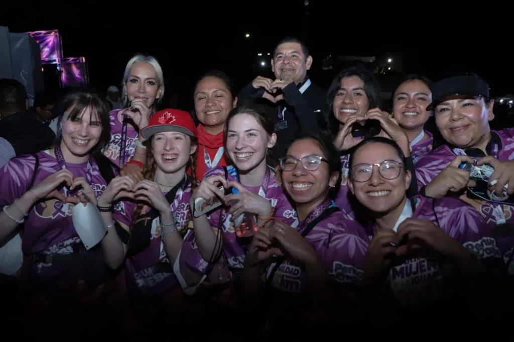 Participantes con Alejandro Armenta. 