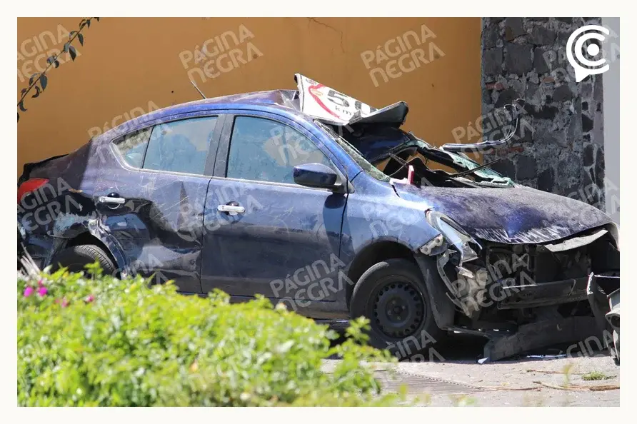 Una automovilista falleció por un choque y volcadura, en el Barrio de San Antonio, Puebla