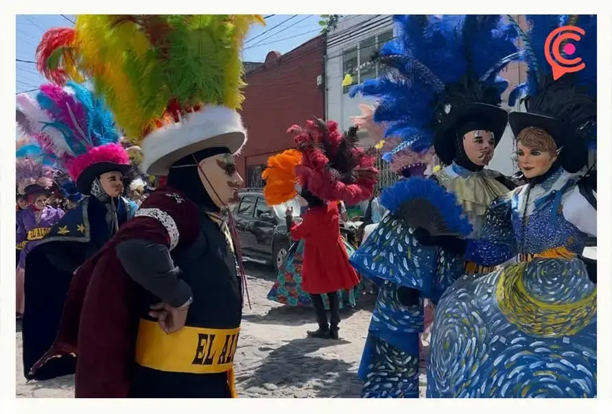 Traje de Huehue de "El Alto" en Puebla cuesta más de 25 mil pesos