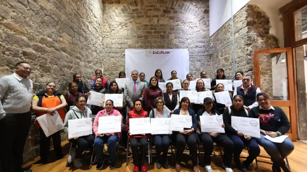 Después de 10 años, 80 mujeres de Zacatlán obtuvieron las escrituras de sus propiedades