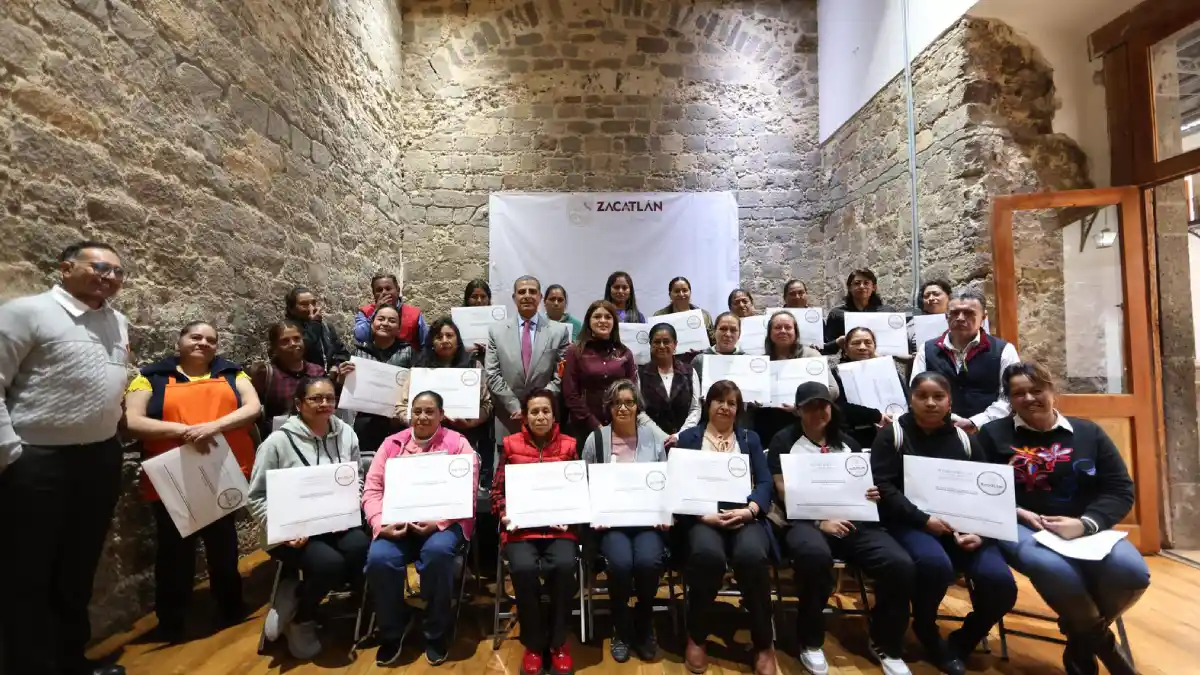Después de 10 años, 80 mujeres de Zacatlán obtuvieron las escrituras de sus propiedades