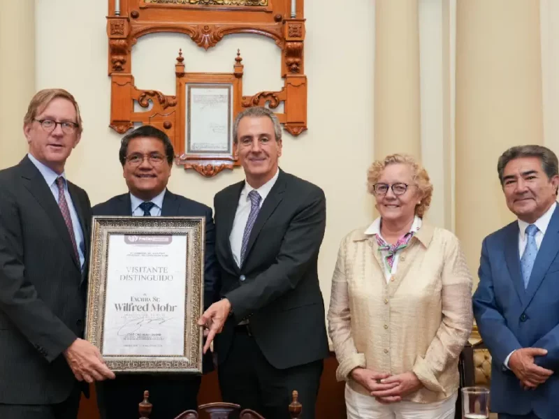 Reconoce Pepe Chedraui al embajador de Países Bajos como visitante distinguido