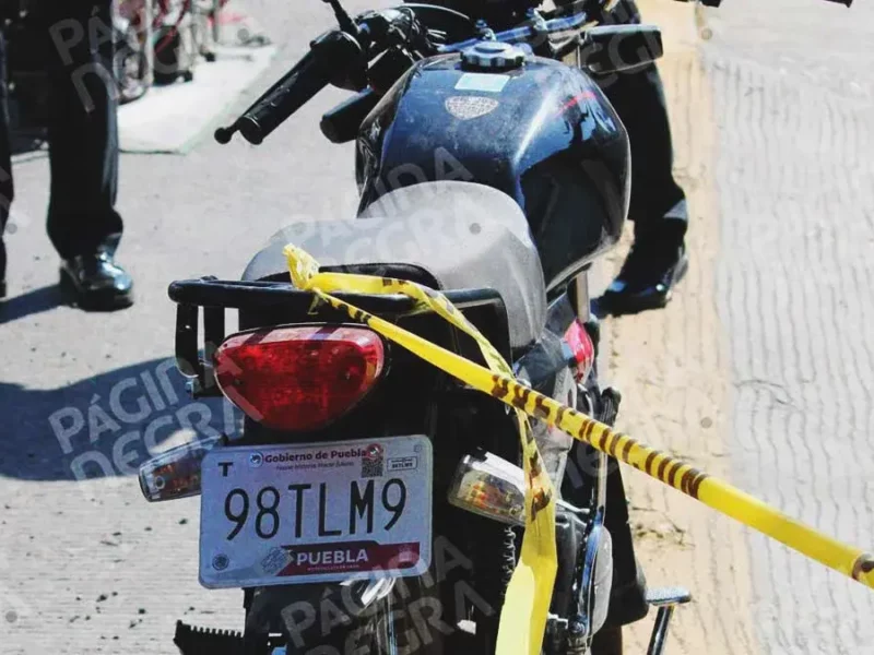Motociclista murió al estrellarse contra una camioneta de carga sobre la carretera federal a Tehuacán