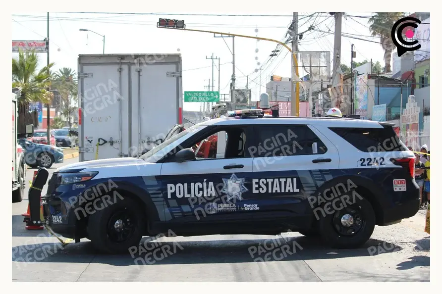 Motociclista murió al estrellarse contra una camioneta de carga sobre la carretera federal a Tehuacán