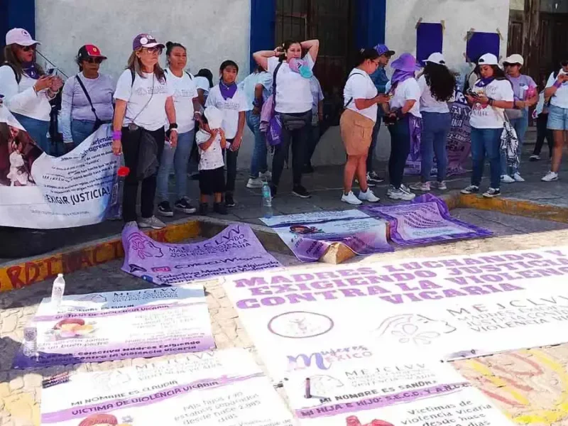 Frente Feminista Radical Puebla exige alto a violencia de género en marcha del 8M 2025