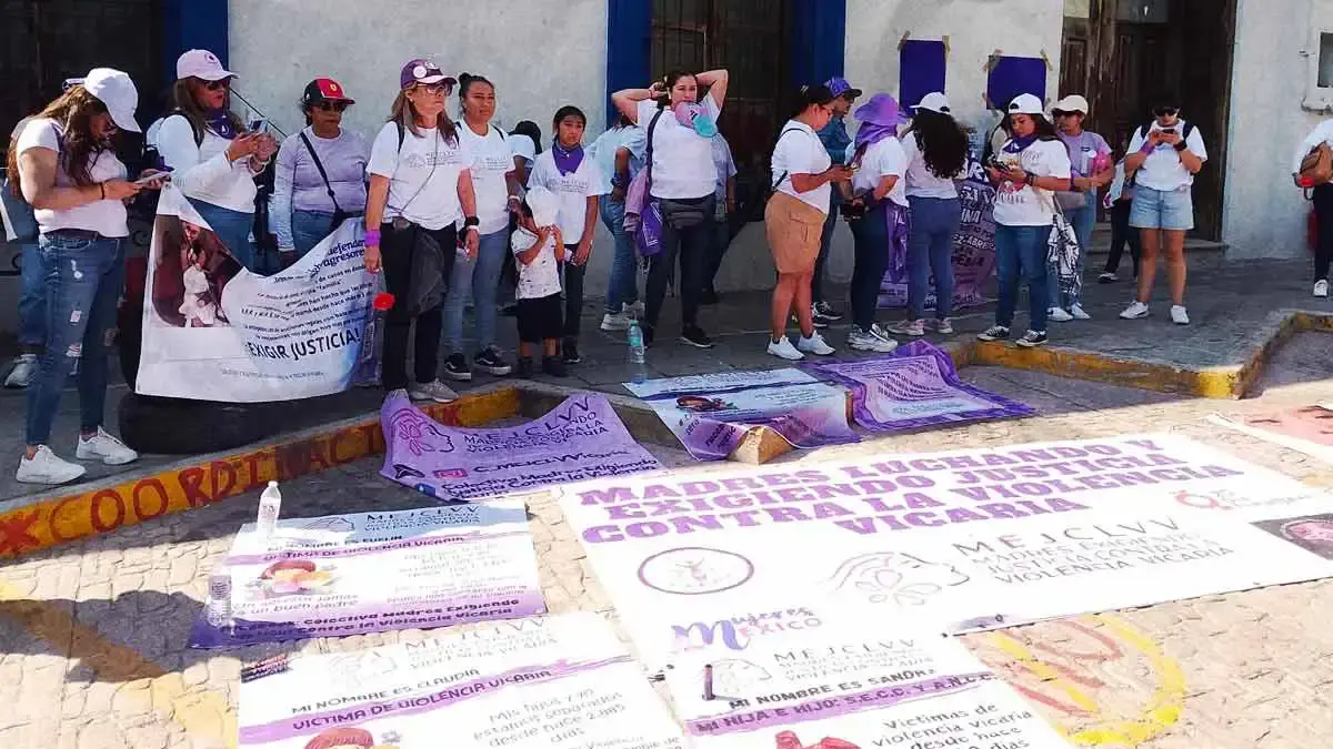 Frente Feminista Radical Puebla exige alto a violencia de género en marcha del 8M 2025