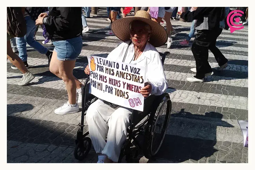 Frente Feminista Radical Puebla exige alto a violencia de género en marcha del 8M 2025
