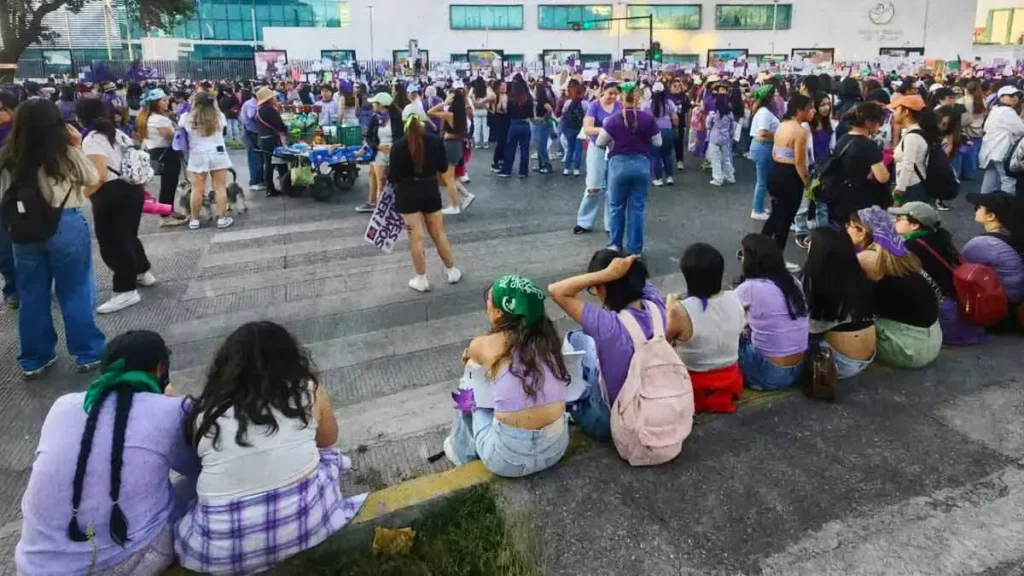 Marea Morada retumbó a Puebla con la exigencia de justicia este 8M de 2025