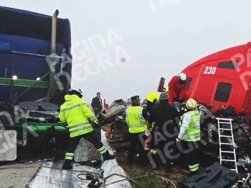 Neblina provocó que custodio muriera prensado entre dos trailers en la autopista Puebla-Orizaba 