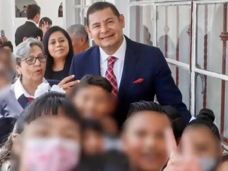 Un Regreso con Historia: El Gobernador Alejandro Armenta visita su Alma Máter