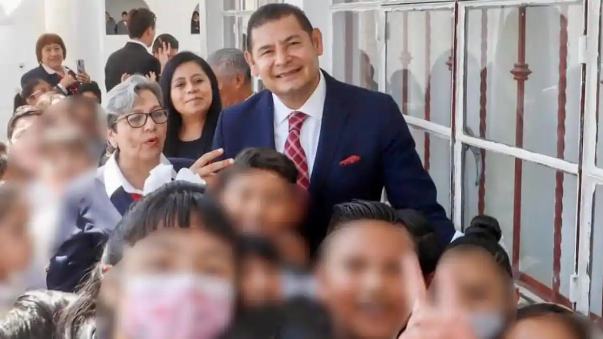 Un Regreso con Historia: El Gobernador Alejandro Armenta visita su Alma Máter