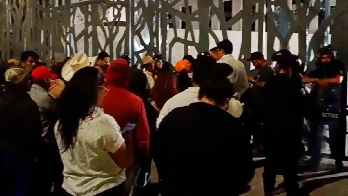 Congreso de Puebla permanece tomado por manifestantes de Tlachichuca y Ciudad Serdán 