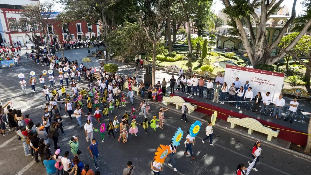 Atlixco da la bienvenida a la primavera con su colorido y tradicional desfile infantil