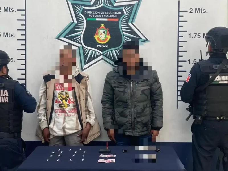 Ciudadanía y policías de Atlixco detienen a jóvenes que distribuían sustancias ilícitas