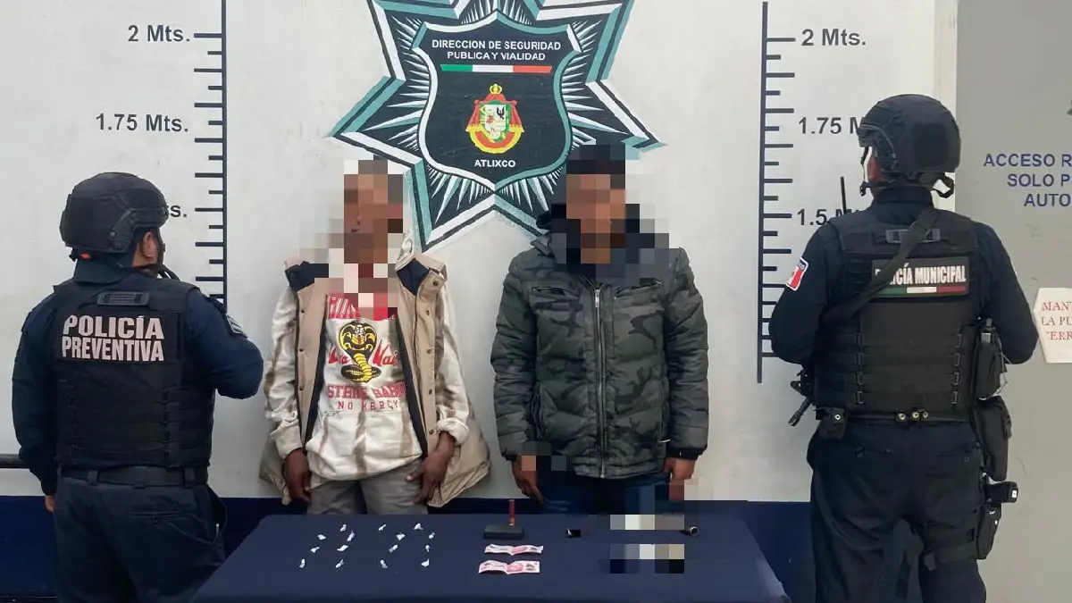 Ciudadanía y policías de Atlixco detienen a jóvenes que distribuían sustancias ilícitas