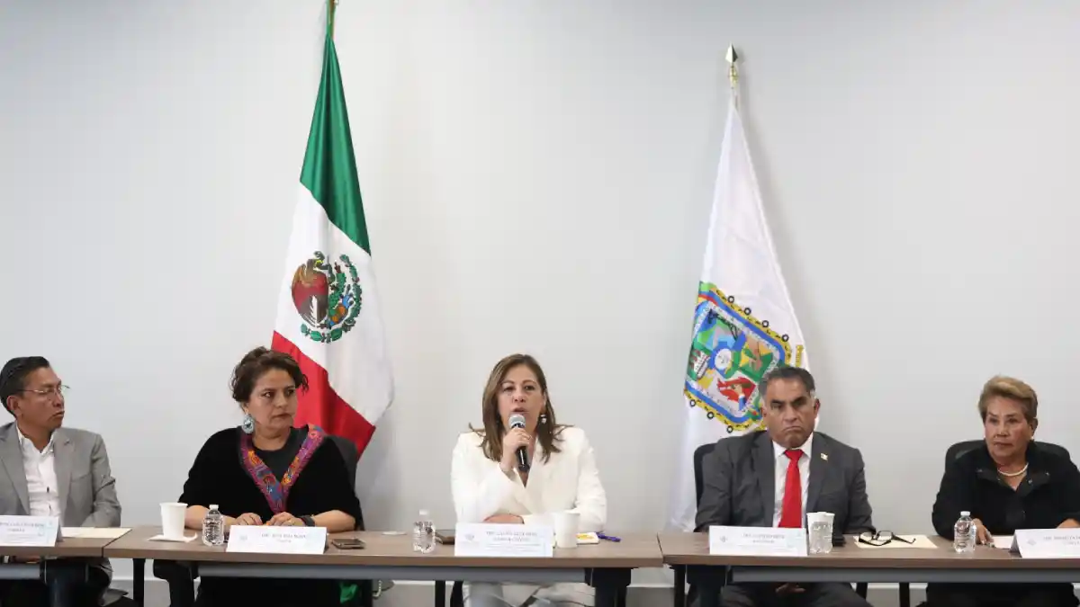 Instala Congreso Comisión para los Festejos de la Conmemoración del Bicentenario de la Constitución de 1825