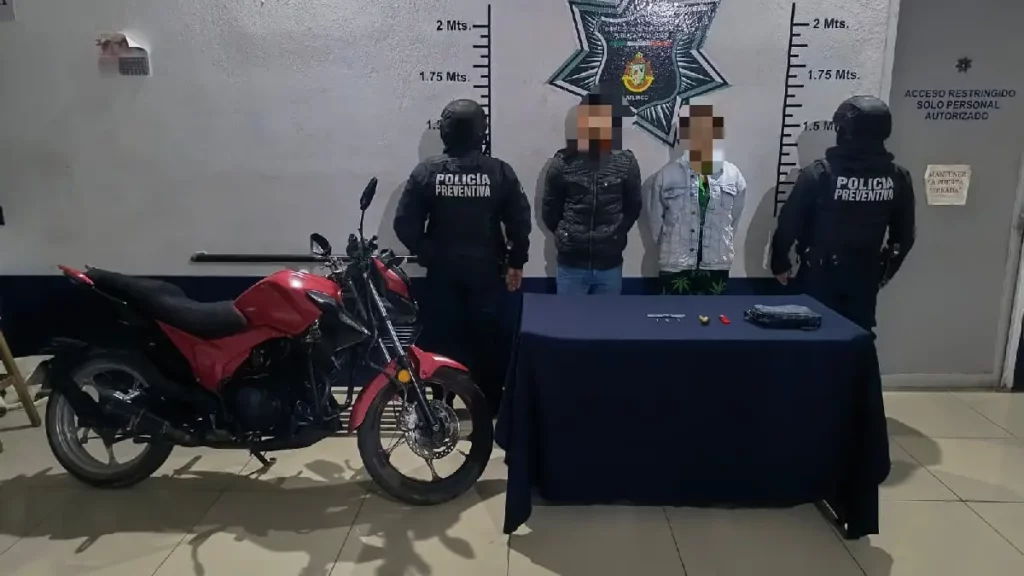 Pareja arrestada en Atlixco por múltiples delitos