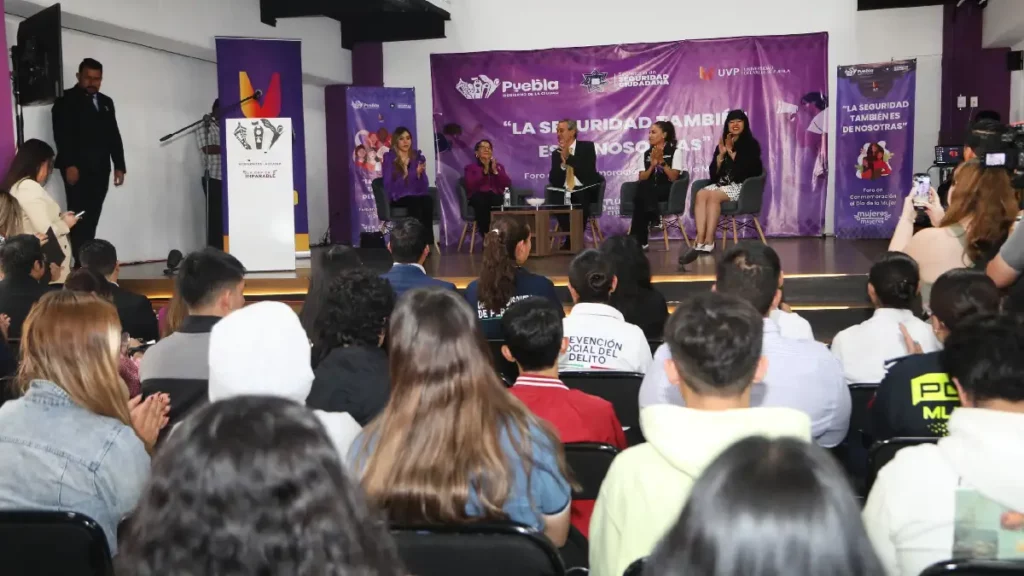 Dirige Gobierno de la Ciudad Foro “La seguridad también es de nosotras” a universitarias