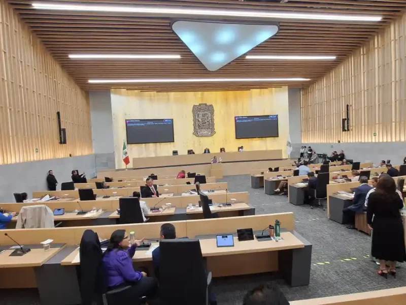 Analizará Congreso iniciativa para otorgar a padres y madres licencia por enfermedad de sus hijos
