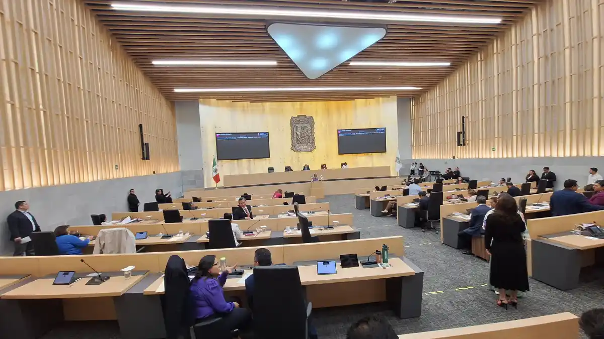 Analizará Congreso iniciativa para otorgar a padres y madres licencia por enfermedad de sus hijos