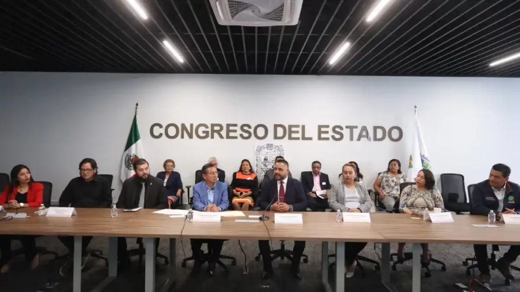 Congreso firma convenio con asociación latinoamericana en defensa de las comunidades migrantes