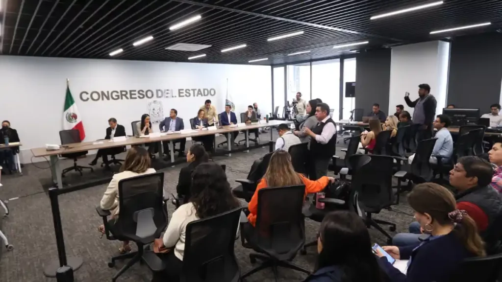 Aprueban en Comisión del Congreso el establecimiento de la figura de Diputado Migrante