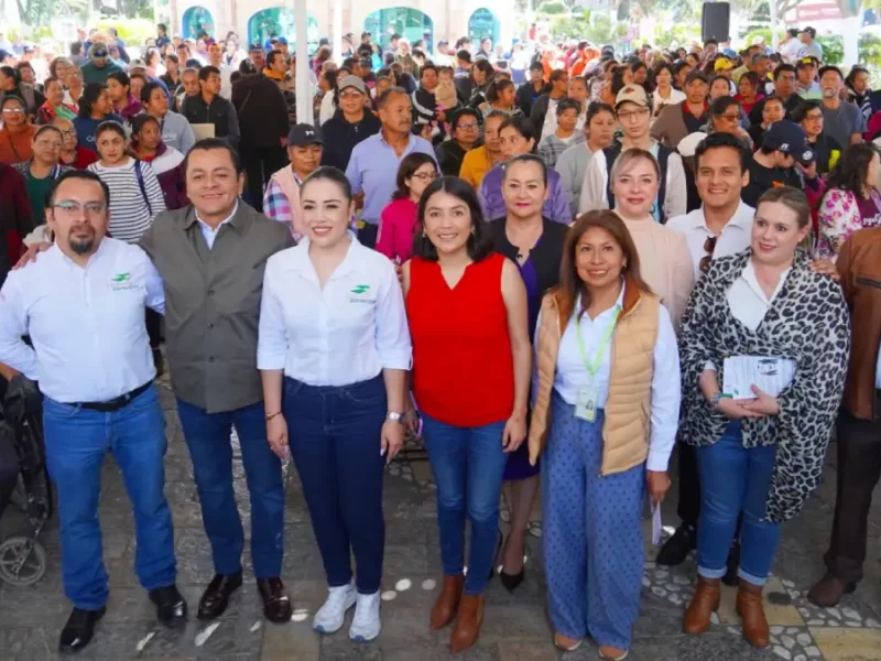 Juan Manuel Alonso en coordinación con la diputada Vianey García, iniciaron la entrega de tarjetas "Finabien" a emprendedoras texmeluquenses